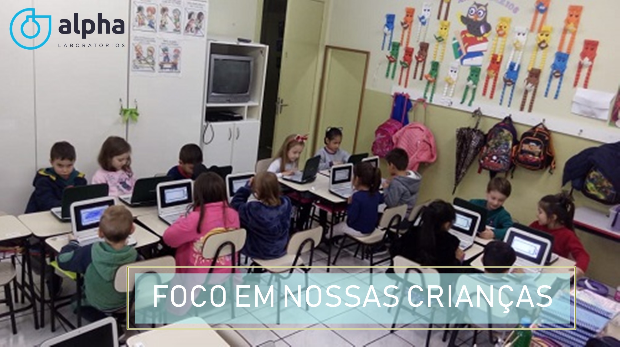 10 SEMANA 04 02 Creche crianças netbooks